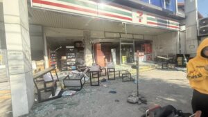 Foto yang diabadikan pada 8 Juni 2026 ini menunjukkan sebuah toko yang rusak akibat gempa bumi bermagnitudo 7,8 di General Santos City, Filipina. (Xinhua)