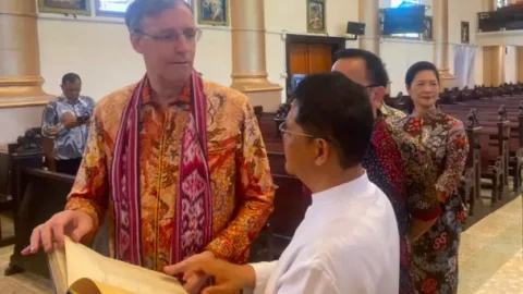 Wakil Duta Besar Belanda Kunjungi Gereja Katolik HKY Tomohon, Pererat Jejak Sejarah dan Persahabatan