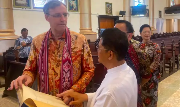 Wakil Duta Besar Belanda Kunjungi Gereja Katolik HKY Tomohon, Pererat Jejak Sejarah dan Persahabatan