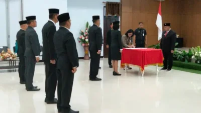 Bupati Robby Dondokambey Lantik Empat Pejabat Eselon II dan Dua Staf Ahli