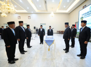 Gubernur Yulius Selvanus Lantik Pejabat Eselon II: “Jabatan adalah Amanah, Bukan Penghargaan untuk Dibanggakan”