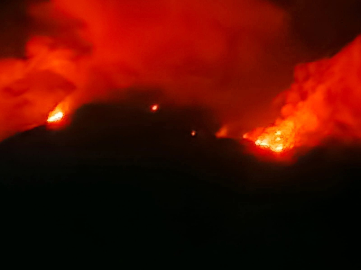 Gunung Karangetang Erupsi, Plt Bupati Heronimus Makainas Keluarkan Imbauan Penting untuk Warga