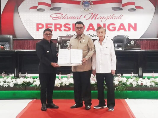 Ranperda APBD 2025 Disahkan, Heronimus Makainas Apresiasi Kekompakan Seluruh Fraksi DPRD Sitaro