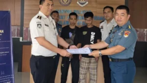 Dua WN Filipina Diserahkan ke Imigrasi Sulut, Diduga Masuk Wilayah RI Tanpa Dokumen Sah
