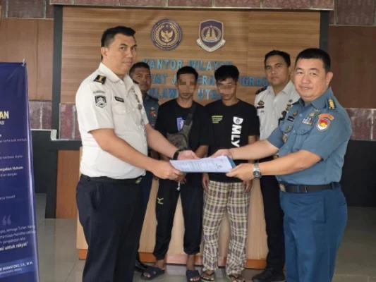 Dua WN Filipina Diserahkan ke Imigrasi Sulut, Diduga Masuk Wilayah RI Tanpa Dokumen Sah 9 Dua WN Filipina Diserahkan ke Imigrasi Sulut, Diduga Masuk Wilayah RI Tanpa Dokumen Sah