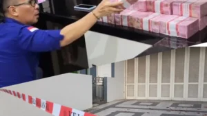 Digeledah 8 Jam, Kejati Sulut Sita Rp18,8 Miliar dan Emas dari Rumah Pengusaha Terkait Korupsi Tambang PT HWR