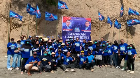 Sambut HUT Ke-25, Demokrat Minut Bersihkan Pesisir Kema III, Angkut 300 Kilogram Sampah