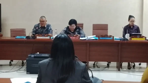 Lois Schramm Minta Dinkes Sulut Seriusi Masalah Stok Obat-obatan