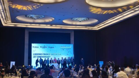 Duta Besar Republik Indonesia untuk China Djauhari Oratmangun dan sejumlah perwakilan LiuGong menghadiri acara LiuGong Indonesia Downstream Development Conference di Jakarta pada 21 Juli 2026. (Xinhua)