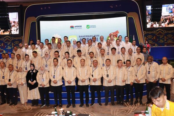 Dari Penutupan Rakernas APEKSI 2026, Wali Kota Hengky Honandar Serap Arahan AHY: Infrastruktur Terintegrasi Jadi Kunci Masa Depan Kota 9 Dari Penutupan Rakernas APEKSI 2026, Wali Kota Hengky Honandar Serap Arahan AHY: Infrastruktur Terintegrasi Jadi Kunci Masa Depan Kota