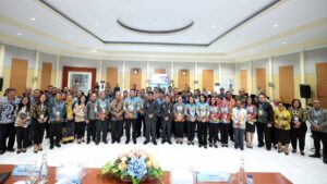 Gubernur Sulut Yulius Selvanus bersama peserta PKN Tingkat II Angkatan 23 Tahun 2026 di BPSDMD Sulawesi Utara.