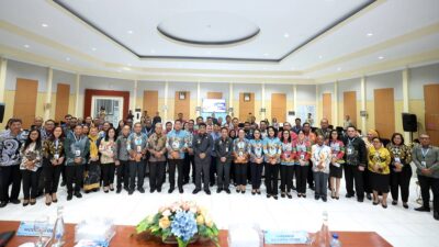 Gubernur Sulut Yulius Selvanus bersama peserta PKN Tingkat II Angkatan 23 Tahun 2026 di BPSDMD Sulawesi Utara.