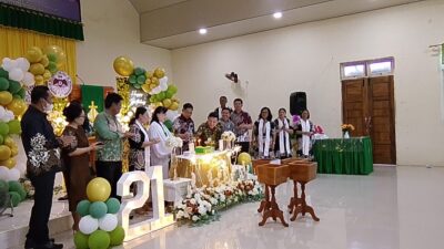 Hadiri HUT Ke-21 GMIM Ebenhaezar TSM 46, Wali Kota Hengky Honandar: Gereja Pilar Persatuan dan Mitra Strategis Membangun Bitung