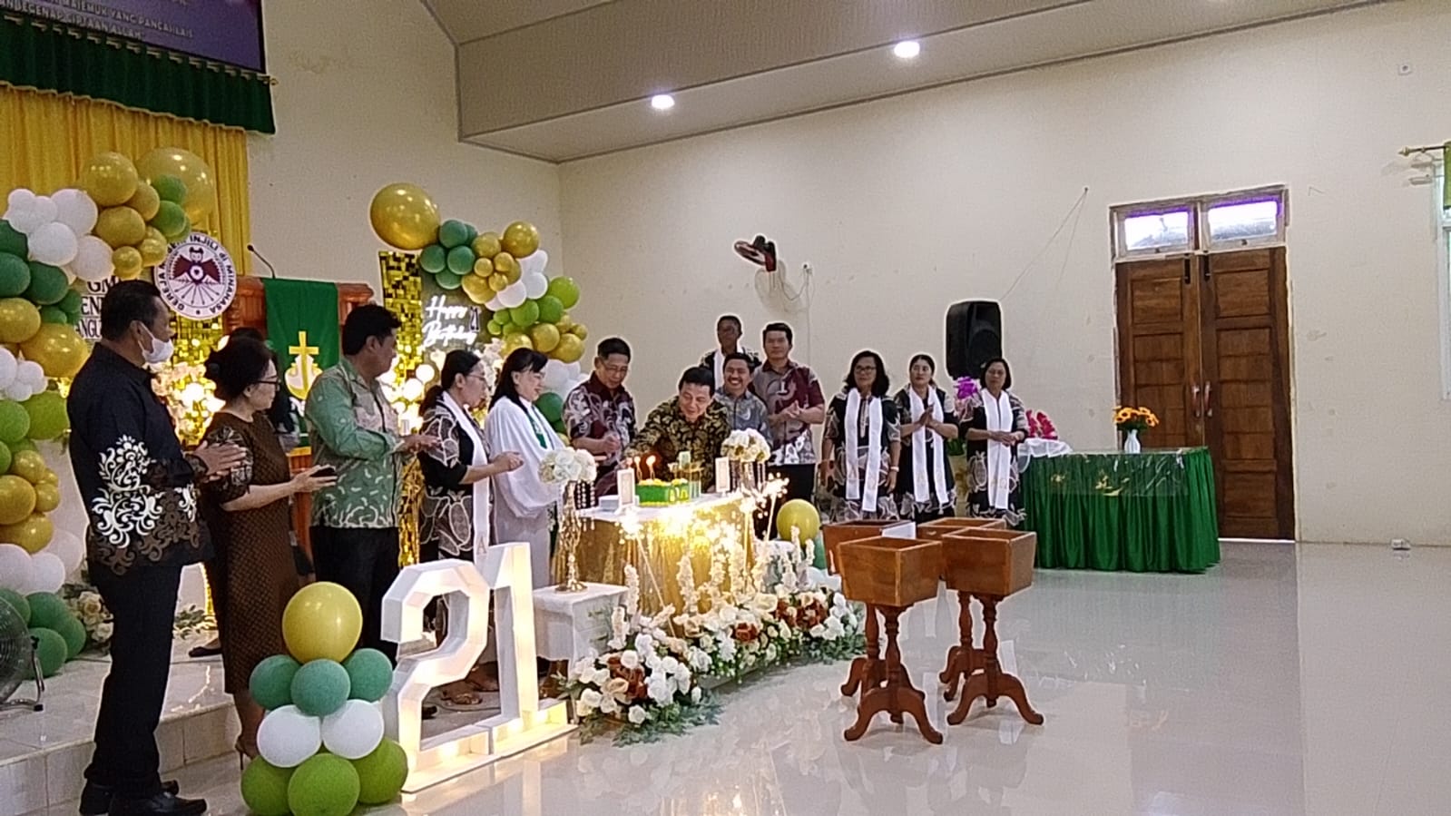 Hadiri HUT Ke-21 GMIM Ebenhaezar TSM 46, Wali Kota Hengky Honandar: Gereja Pilar Persatuan dan Mitra Strategis Membangun Bitung