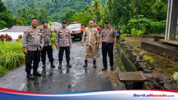 Plh Kapolres Sangihe Edwin Rumokor Tinjau Banjir dan Longsor di Tamako, 11 Rumah Rusak Berat dan 60 Terdampak