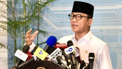 Menteri Desa dan Pembangunan Daerah Tertinggal (Mendes PDT) Yandri Susanto saat memberikan keterangan pers kepada awak media di Kompleks Istana Kepresidenan Jakarta, Rabu, 15 Juli 2026. Foto: BPMI Setpres