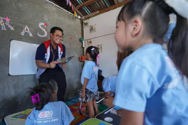Pertamina Patra Niaga Perkuat Pendidikan Anak Pesisir Lewat Program RASI di Bitung