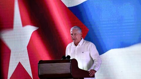 Presiden Kuba Miguel Diaz-Canel berbicara dalam upacara peringatan 73 tahun Hari Pemberontakan Nasional di Pinar del Rio, Kuba, pada 26 Juli 2026. (Xinhua/Joaquin Hernandez)