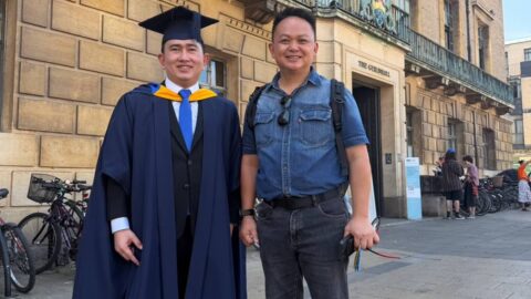 Rocky Wowor politisi PDI Perjuangan wisuda MBA Distinction bersama Medy Lensun Cambridge Inggris