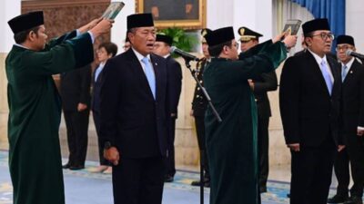 Presiden Prabowo lantik Donny Ermawan dan Yos Sunitiyoso sebagai Gubernur dan Wakil Gubernur Universitas Republik Indonesia di Istana Negara.