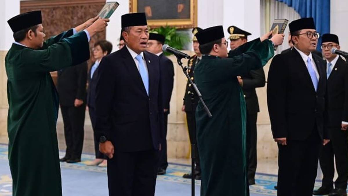 Presiden Prabowo lantik Donny Ermawan dan Yos Sunitiyoso sebagai Gubernur dan Wakil Gubernur Universitas Republik Indonesia di Istana Negara.