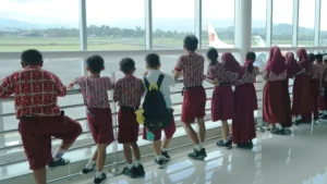 Hari Anak Nasional, Bandara Sam Ratulangi Edukasi 90 Siswa SD tentang Keselamatan Penerbangan