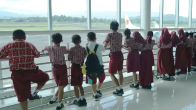 Hari Anak Nasional, Bandara Sam Ratulangi Edukasi 90 Siswa SD tentang Keselamatan Penerbangan