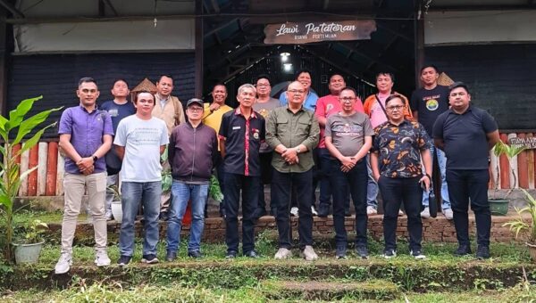 Panitia Pesparani Katolik Daerah Sulawesi Utara menyiapkan hadiah satu set keyboard lengkap untuk Juara Umum Pertemuan Raya KBK Keuskupan Manado 2026 di Desa Guaan, Kabupaten Bolaang Mongondow Timur.