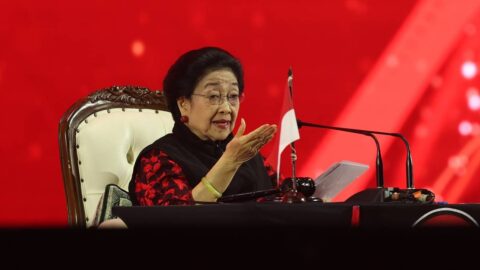 Megawati Soekarnoputri, Ketua Umum DPP PDIP, terbitkan surat edaran soal posisi partai penyeimbang.