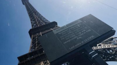 Menara Eiffel Tutup Lebih Awal, Apa yang Terjadi?