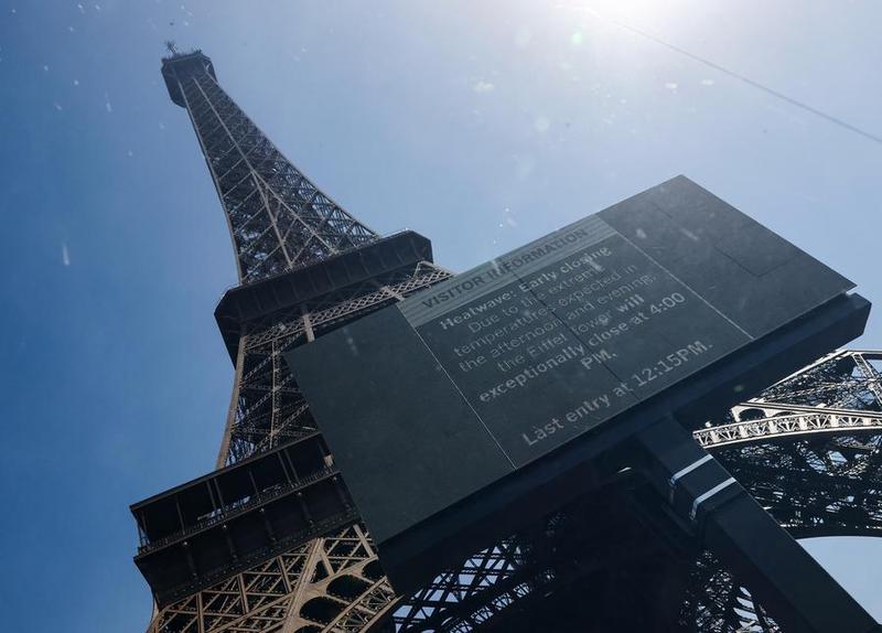 Menara Eiffel Tutup Lebih Awal, Apa yang Terjadi?