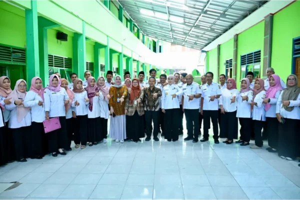 Kemendikdasmen Tegaskan MPLS 2026 Harus Ramah, Aman, dan Bebas Perploncoan 9 Kemendikdasmen Tegaskan MPLS 2026 Harus Ramah, Aman, dan Bebas Perploncoan
