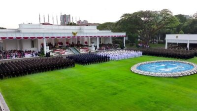 Presiden Prabowo Subianto memimpin Upacara Prasetya Perwira (Praspa) TNI dan Polri Tahun 2026 di halaman depan Istana Merdeka, Jakarta. Foto: BPMI Setpres/Citra.