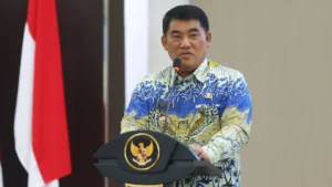 Gubernur Sulawesi Utara Yulius Selvanus memberikan pengarahan kepada Pejabat Administrator dan Pejabat Fungsional Ahli Madya Pemprov Sulut.