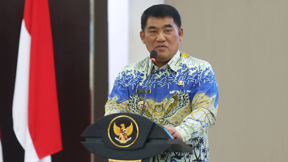 Gubernur Sulawesi Utara Yulius Selvanus memberikan pengarahan kepada Pejabat Administrator dan Pejabat Fungsional Ahli Madya Pemprov Sulut.