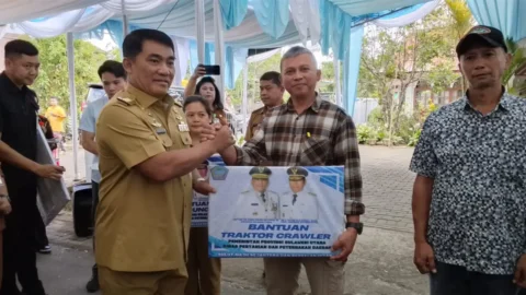 Daniel Pangemanan: Bantuan Alsintan di Langowan Kakas dan Sonder Harus Digunakan Tepat Sasaran