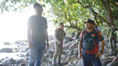Plt Bupati Sitaro Turun Langsung ke Lokasi Kebakaran Hutan Nameng