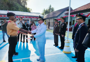 Kado Kemerdekaan, Bupati Heronimus Makainas Serahkan Remisi bagi 54 Warga Binaan