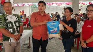 Reses di Patokaan, Chris Yodi Longdong Serap Aspirasi Warga hingga Guru dan Bagikan Sembako