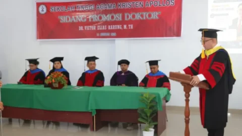 Pelopor Penginjilan Digital Indonesia, Ps. Victor Rarung Resmi Raih Gelar Doktor Teologi Predikat Magna Cum Laude