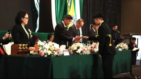 Pesan Rektor Untuk Dokter Baru dan Spesialis sebagai Etalase Unsrat: Jaga Integritas dan Martabat 11 Pesan Rektor Untuk Dokter Baru dan Spesialis sebagai Etalase Unsrat: Jaga Integritas dan Martabat