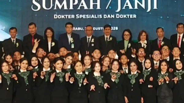 Dirut RSUP Kandou Hadiri Pengambilan Sumpah Dokter, Jejak Pengabdian Keluarga Prof Starry Rampengan Berlanjut 12 Dirut RSUP Kandou Hadiri Pengambilan Sumpah Dokter, Jejak Pengabdian Keluarga Prof Starry Rampengan Berlanjut