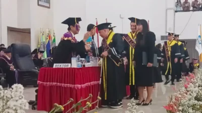 Inspiratif! Unsrat Wisuda 1.017 Lulusan, Satu Penyandang Disabilitas Raih Gelar Magister Predikat Cum Laude