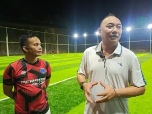 Silaturahmi Dilapangan Hijau, Personel Polda Sulut Uji Nyali Lawan “Legend” Persma All Star