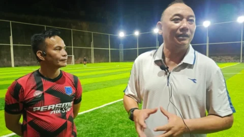 Silaturahmi Dilapangan Hijau, Personel Polda Sulut Uji Nyali Lawan "Legend" Persma All Star