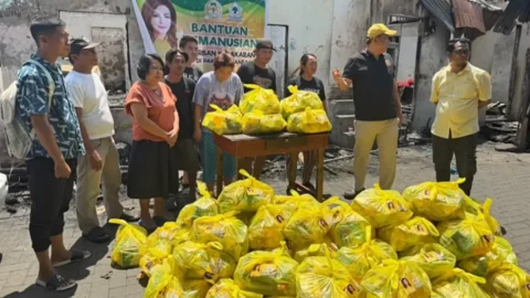 Beri Bantuan untuk Korban Kebakaran Wanea, Ini Alasan Christiany Eugenia Paruntu Selalu Hadir untuk Warga