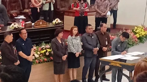 Wali Kota Manado Andrei Angouw Hadiri Rapat Paripurna DPRD, KUA-PPAS Perubahan APBD 2026 Ditandatangani