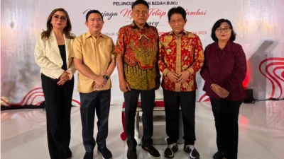 Buku Olly Dondokambey Diluncurkan, Rocky Wowor Ungkap Warisan Besar Sang Gubernur untuk Sulut