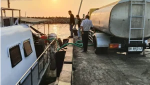 Instruksi Gubernur Yulius Selvanus, 18.200 Liter Air Bersih Dipasok ke Manado Tua