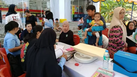 Kolaborasi Alfamart dan Sweety Dukung Sahabat Posyandu Sasar 8.400 Keluarga